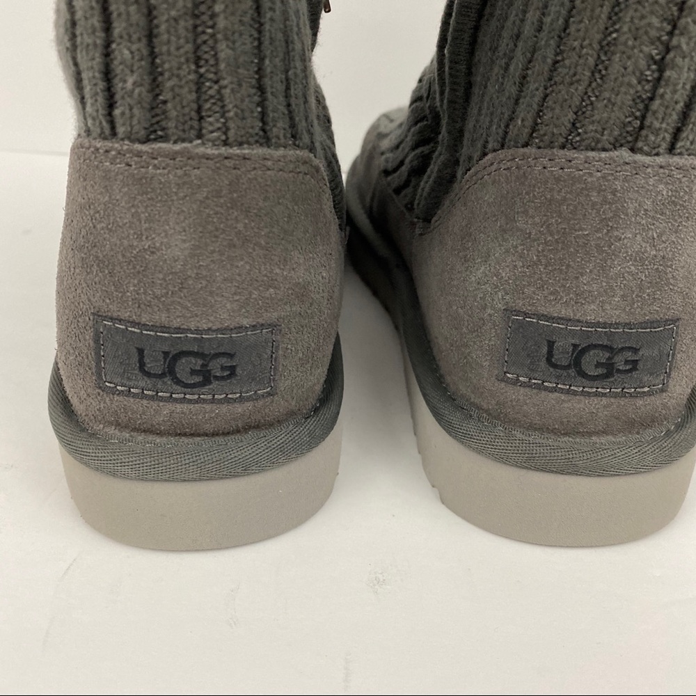 Ugg • Classic Logo Boots - Picture 5 of 9